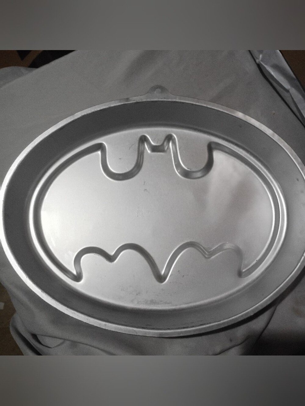 Vintage Wilton Aluminum‎ Batman Emblem Cake Pan "DC Comics-1964" #2105-9490